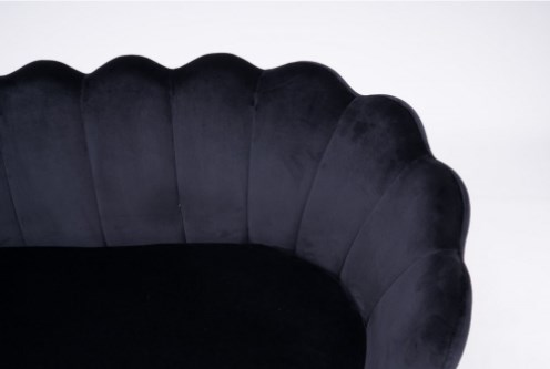 tapicerowane czarne sofy muszelka